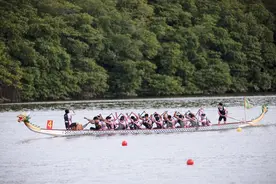 龙舟混合组（标准龙舟）800米直道赛赛况图片