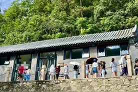 男女厕位1比2新规获好评，北京各场所达标吗？记者调查图片