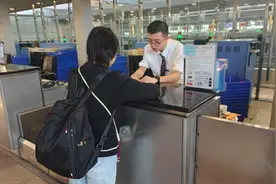 方便旅客，浦东机场东航国内航班可24小时办理值机图片