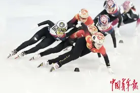 亚冬会短道速滑女子1500米决赛中国队获一银一铜图片