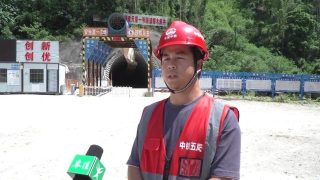 南珠高铁玉林北至岑溪东段天星一号隧道，安全顺利贯通！