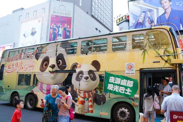 白天看世运，晚上游成都！坐双层巴士逛“巴适”社区，gogogo发车啦