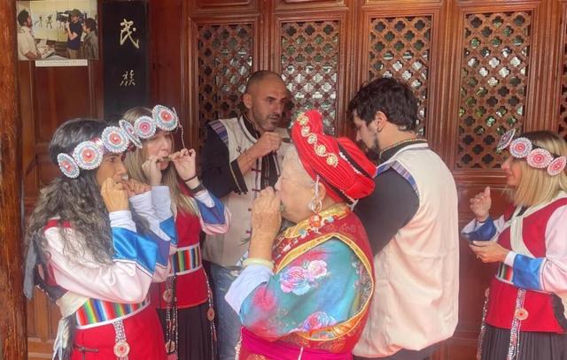欧洲旅游媒体采访团来丽考察 感受丽江多元文化魅力