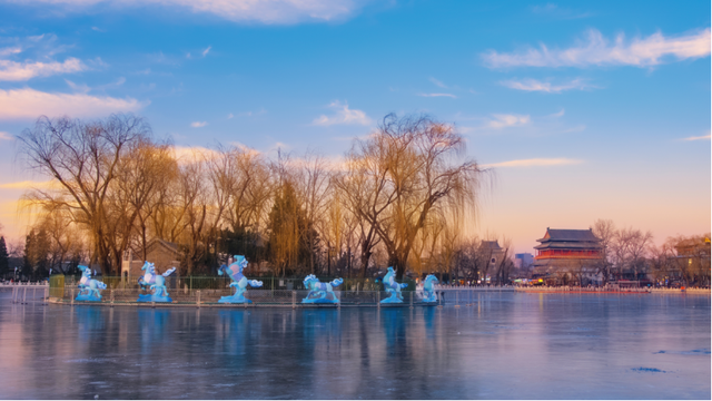 什刹海冰场已就位，速来解锁老北京冬日限定快乐！