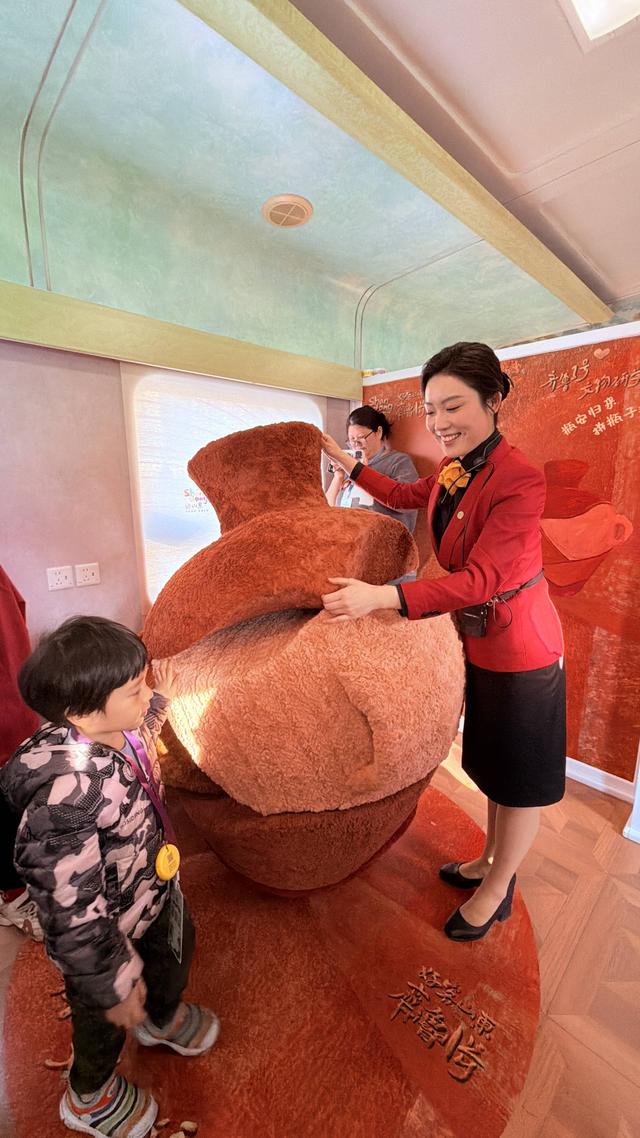 闪电评论 | 搭乘“好客山东·齐鲁1号”，在铁轨上开启一场与文明的邂逅之旅