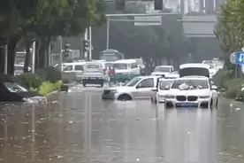 福建暴雨多人被困，有人点外卖留言：实在不好意思，但我太饿了图片