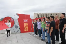 罗甸税务：开展走进“中国天眼”学习“南仁东精神”主题党日活动图片