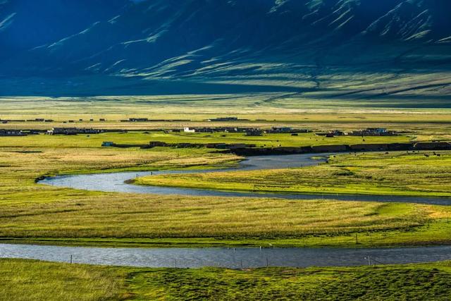 老俞闲话｜在海拔4800米，写下理想主义