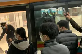 “广州地铁三号线着火”？最新回应：乘客充电宝冒烟图片