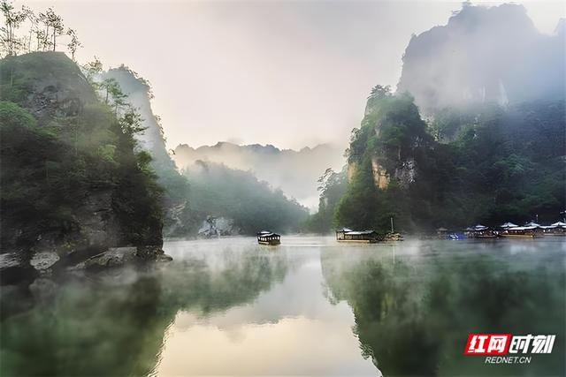 雨中游宝峰湖，一湖烟雨醉游人