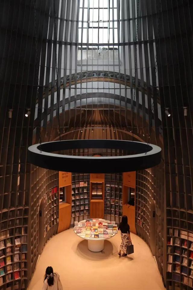 免费出片宝藏地！从外滩建筑到中式美学，你最喜欢哪一处？