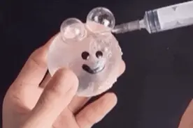 针筒玩具可轻易刺穿生肉和西瓜！家长速查图片