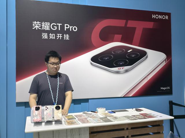 即刻开启「寻宝游戏」！2025 ChinaJoy荣耀展台首日实拍