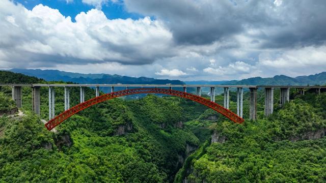 三桥跨时代 一河阅古今——纳雍总溪河与桥的故事