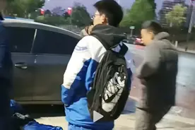 市政洒水车0℃以下洒水致路面结冰酿多起事故，当地回应图片