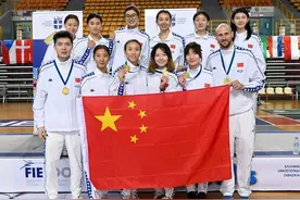 中国女子佩剑时隔14年再夺世界杯团体冠军图片