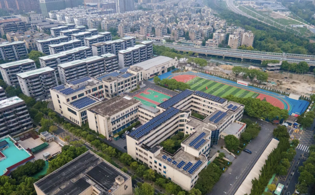 潮声丨“第五立面”，解码城市的“金边银角”