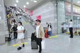 铁路上海站今迎返程客流高峰 今天预计到达旅客63.6万人次图片