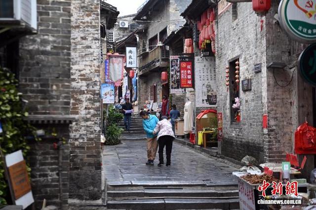 广西贺州黄姚古镇：青石板上的水墨诗篇