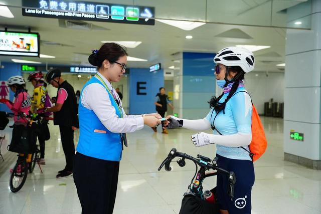 深圳4条地铁线试点：自行车也能上车了