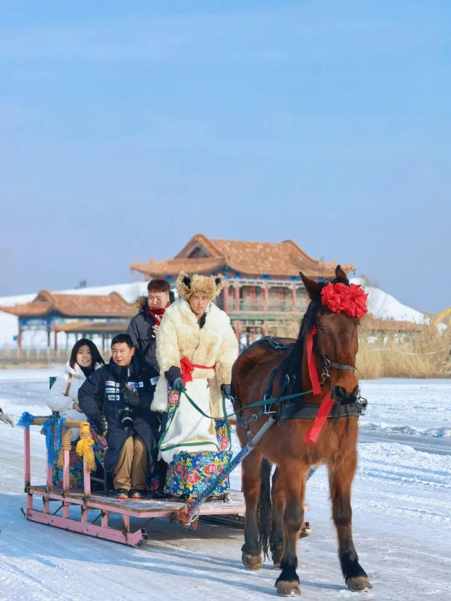 别问冷不冷，就问明天10点哈素海你到不到！冬捕、温泉、美食这里全！都！有！