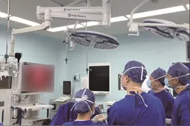精准染色病变肝段后一刀切除图片