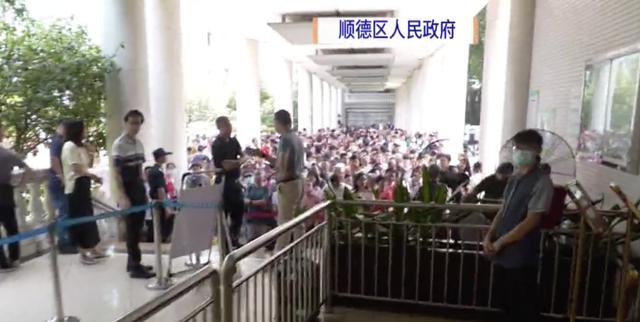 免费停车+20元一餐，广东一机关大院火了！记者现场体验→