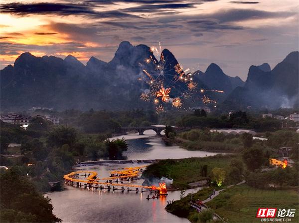 遇龙河“金龙巡游”：带你沉浸式感受桂林山水夜宴