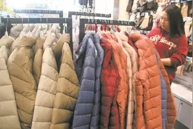 含绒量就是绒子含量，羽绒服越厚重越保暖……别被这些羽绒服传言误导图片