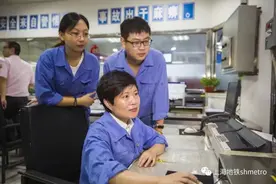 “师带徒”强技能“传帮带”促成长｜从携手相传到匠心育人：上海地铁里的师徒带教图片