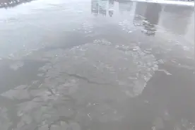 松花江哈尔滨段开始跑冰排了图片