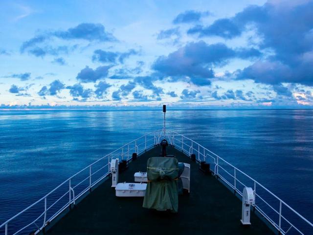 以礁为家 以海为伴 他们用忠诚守护这片蔚蓝