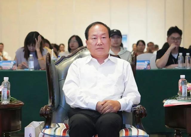 七彩云南遇龙虎仙山—龙虎山文旅昆明推介会签约专列启程