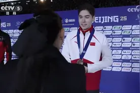 短道速滑世锦赛 刘少昂1500米获得第三名图片