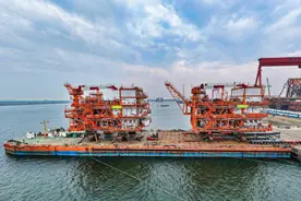 天津：渤海亿吨级油田海上平台陆地建造工作收官图片