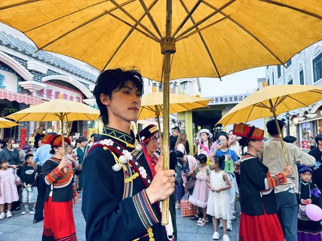 【2025凉山彝族火把节】会理火把节朵乐荷巡游+电音派对活动，今晚即将再次绽放梦幻与激情
