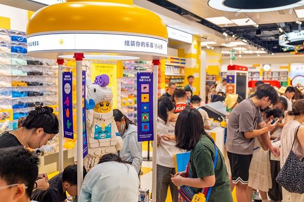 上海乐高乐园首月成绩单揭晓：亲子家庭占比超七成，点燃暑期文旅市场