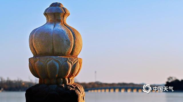 颐和园十七孔桥再迎金光穿洞 为冬日增添一抹亮色