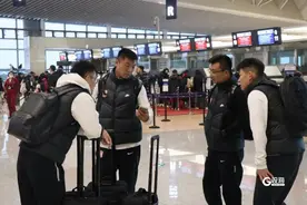 青岛西海岸队奔赴韩国拉练，中超新军正式开启新赛季图片