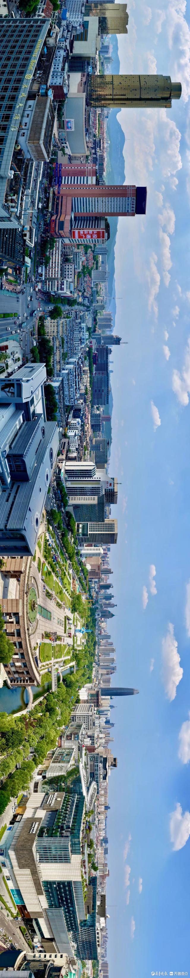 俯瞰蓝天白云下的泉城美景