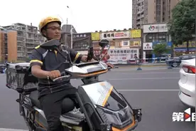 亮色招蚊虫，美团骑手要变装？颜色大改，“很多人没认出来”图片