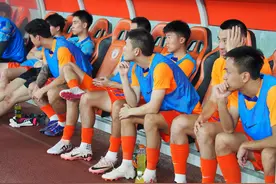图集｜战蓉城，泰山队首发阵容大面积轮换，很多主力坐替补席图片