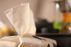 街边派发免费纸巾不要用！已有多人感染图片