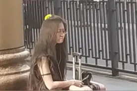 深圳布吉女孩为何流浪？没有牙齿，手脚脱皮，直指背后原因图片