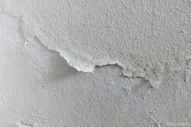 墙面返碱掉皮怎么处理？图片