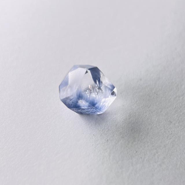 黄胶花水晶 和 发晶 能量比较 黄胶花水晶和黄水晶的区别