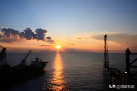 全球最大巨无霸油气田—北方-南帕斯气田图片