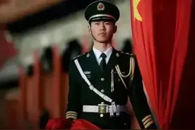 升旗手张自轩，辞去让人羡慕的“铁饭碗”工作，改行新领域图片