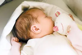 4月龄宝宝的成长变化有哪些？又该如何应对？新手宝妈快做好笔记图片