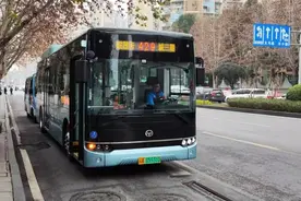 视频 | 重庆公交上新 26条线路换新能源车图片